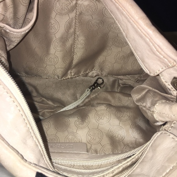 Michael Kors Purse with DustBag 🚨PRICE DROP‼️ - Picture 5 of 8